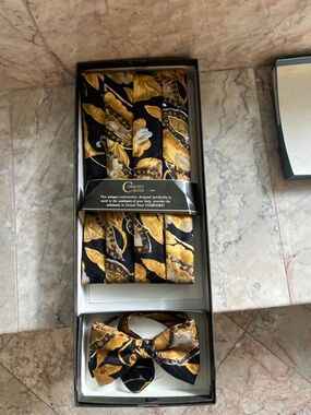 Black & Gold Leaf Pattern Bow Tie and Cummerbund Set